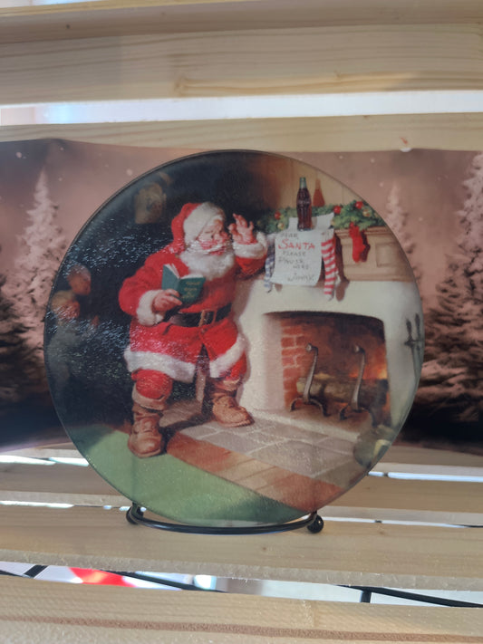 Santa at the fireplace Round Cutting Board